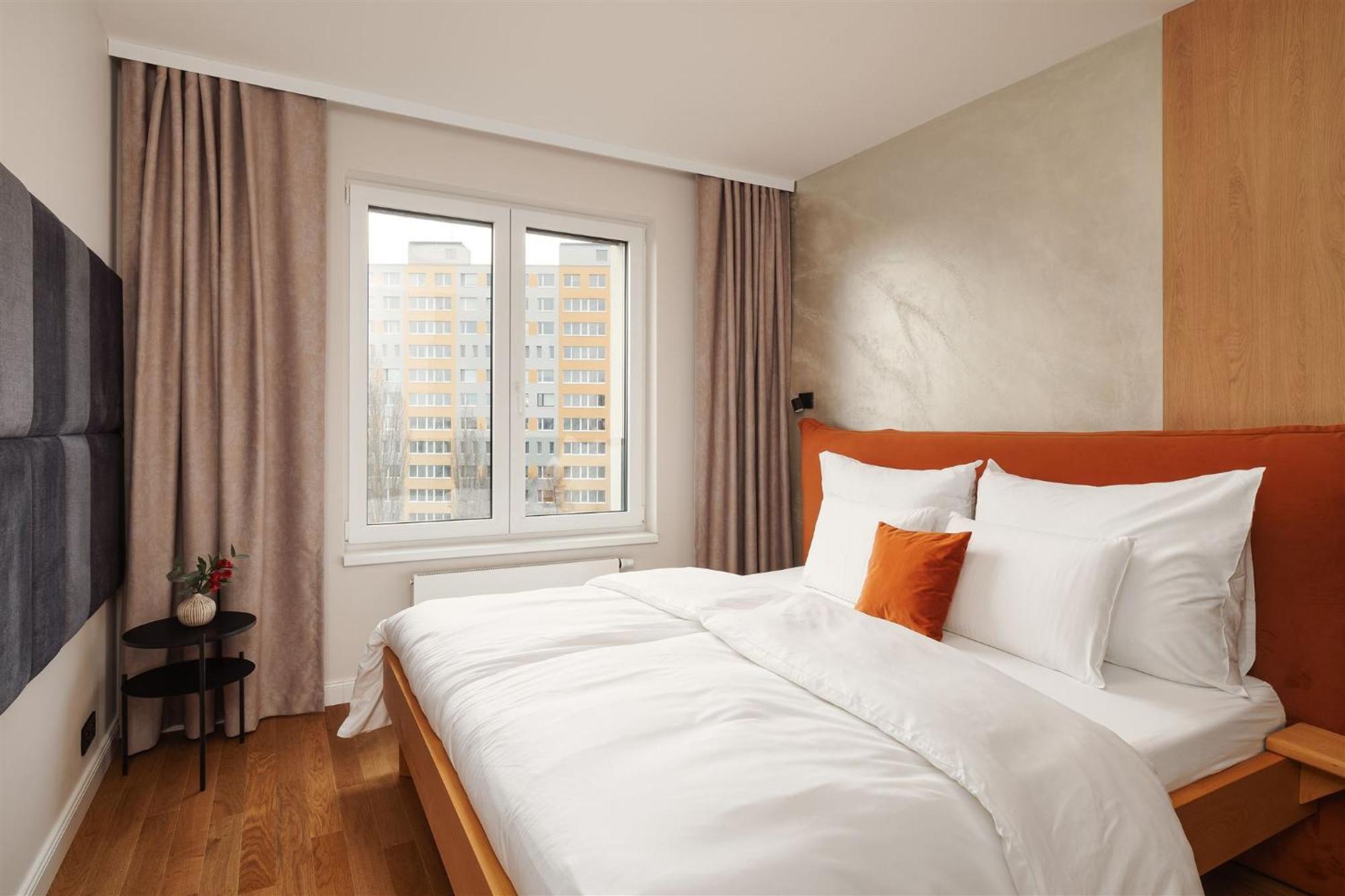 Luxury Sunny Home - Garage Parking, Metro, Balcony, Ps5 With Games Praha Bagian luar foto