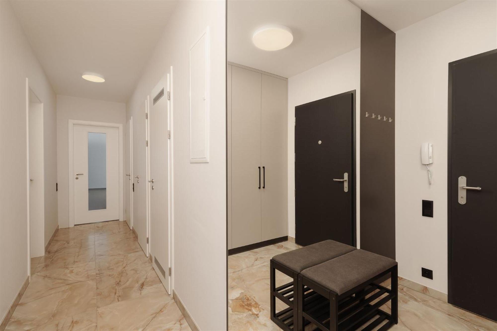 Luxury Sunny Home - Garage Parking, Metro, Balcony, Ps5 With Games Praha Bagian luar foto
