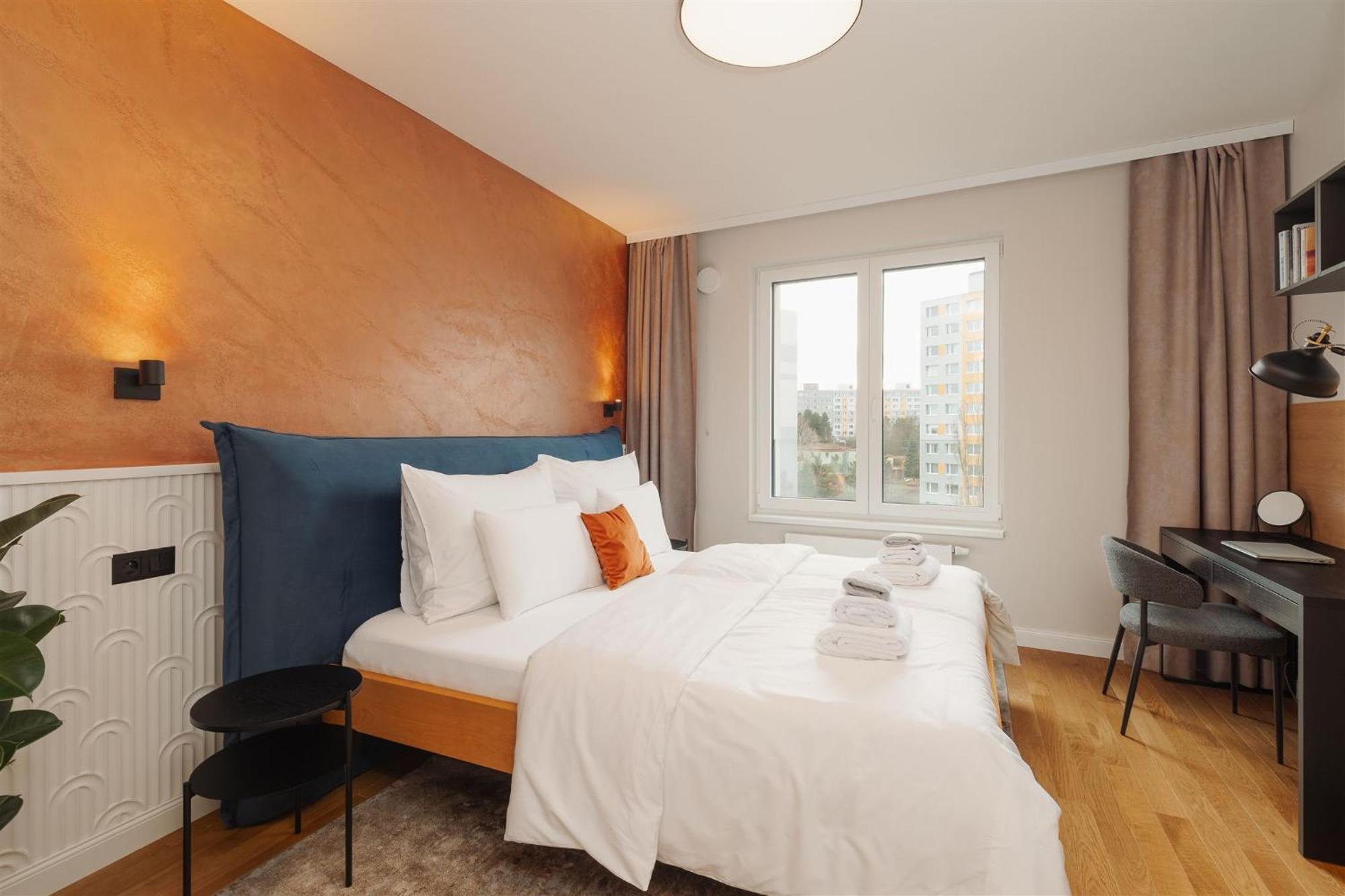 Luxury Sunny Home - Garage Parking, Metro, Balcony, Ps5 With Games Praha Bagian luar foto