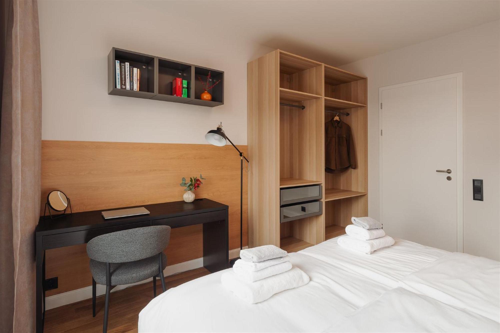 Luxury Sunny Home - Garage Parking, Metro, Balcony, Ps5 With Games Praha Bagian luar foto