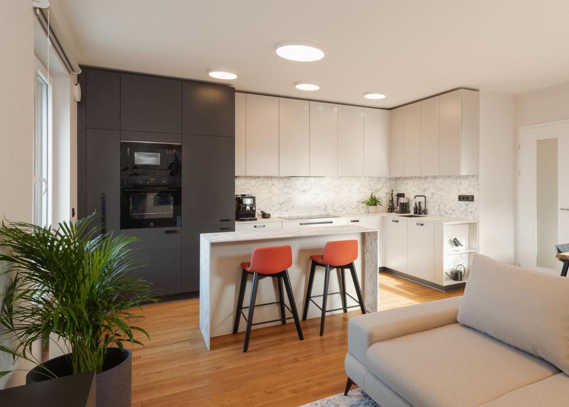 Luxury Sunny Home - Garage Parking, Metro, Balcony, Ps5 With Games Praha Bagian luar foto